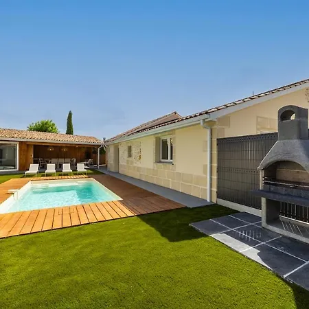 Villa Familiale Avec Piscine Et Salle De Jeux