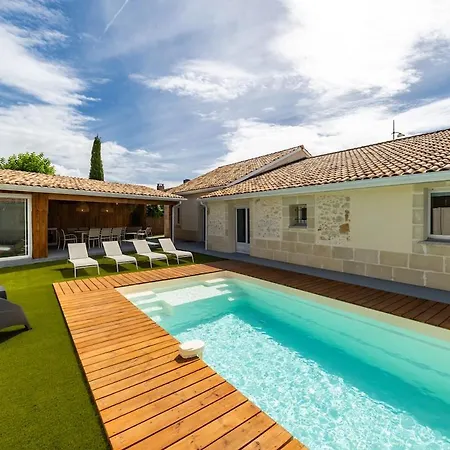 Familiale Avec Piscine Et Salle De Jeux * Roaillan