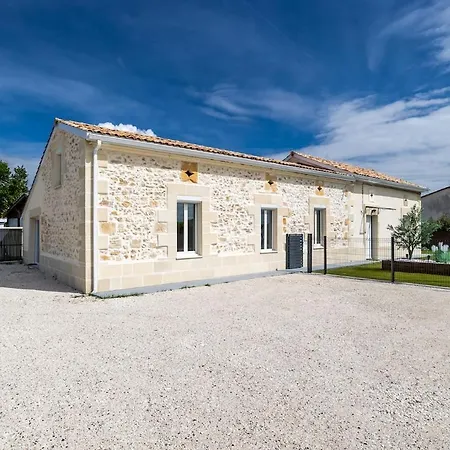 Villa Familiale Avec Piscine Et Salle De Jeux