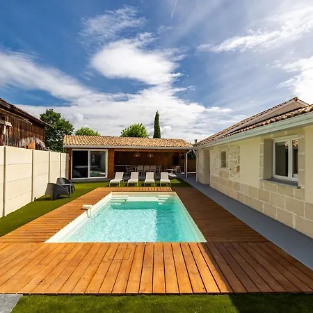 Villa Familiale Avec Piscine Et Salle De Jeux *