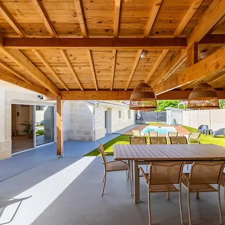 Villa Familiale Avec Piscine Et Salle De Jeux Roaillan