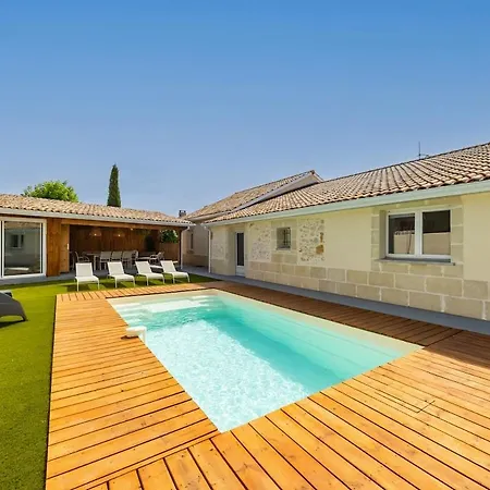 Familiale Avec Piscine Et Salle De Jeux Roaillan